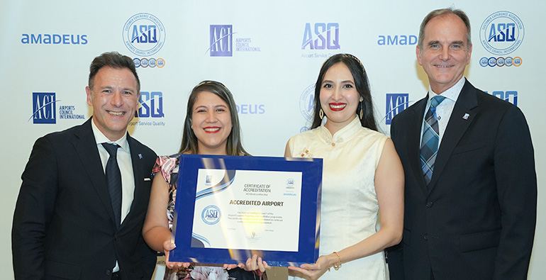 Personal de Servicio al Cliente de TAGSA recibiendo la Certificación Nivel 3 en Experiencia del Cliente de ACI.