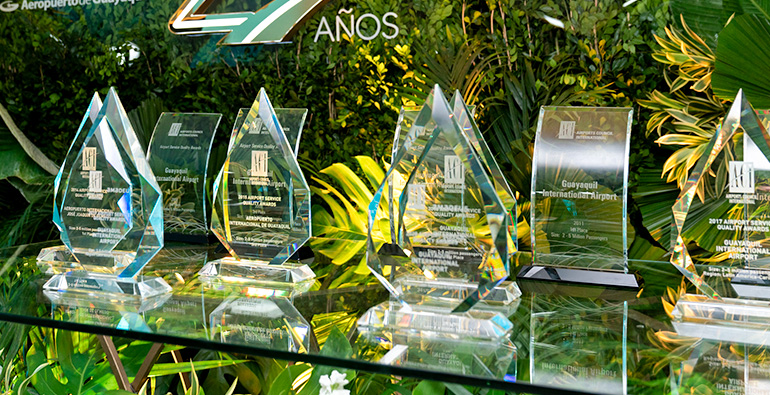 Some of the awards obtained by the Airport of Guayaquil.
