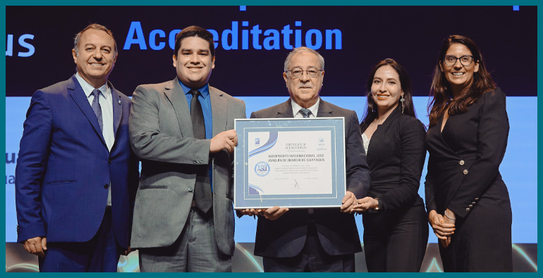 Momento de la entrega del certificado de acreditación de experiencia de usuario por parte de ACI a representantes de TAGSA.