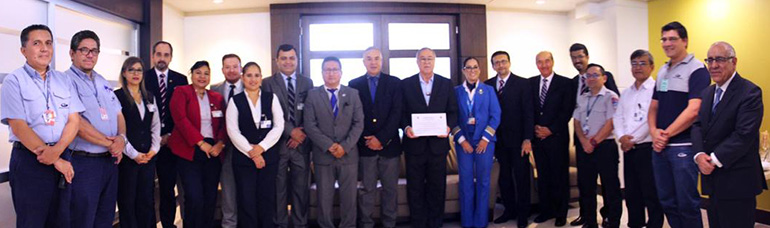 Entrega de certificado de aeródromo por parte de la DGAC