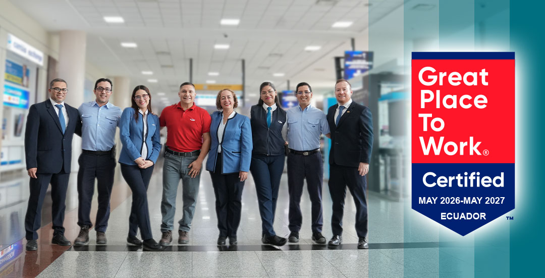 8 colaboradores de TAGSA, de diferentes áreas, juntos celebrando haber obtenido la certificación GPTW.