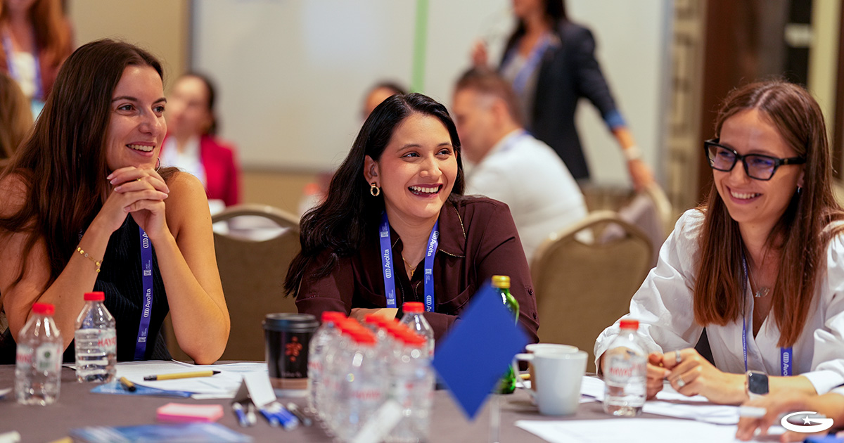 Fiama Yagual, Asistente Administrativa de Servicio Al Cliente, en sesiones grupales durante el Summit de ACI.
